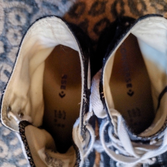 Used Converse. Black and white. Size 10.5 - Picture 5 of 8